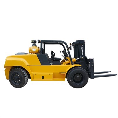 10 Ton Diesel Forklift Working In Container