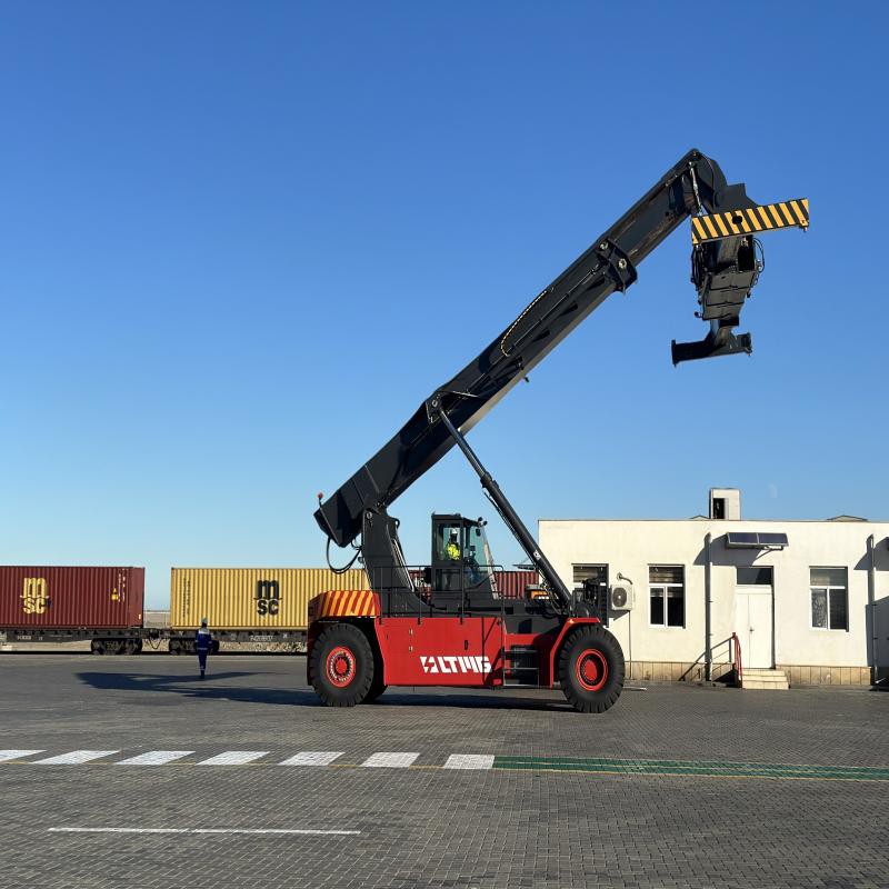 Reach stackers Reach stackers