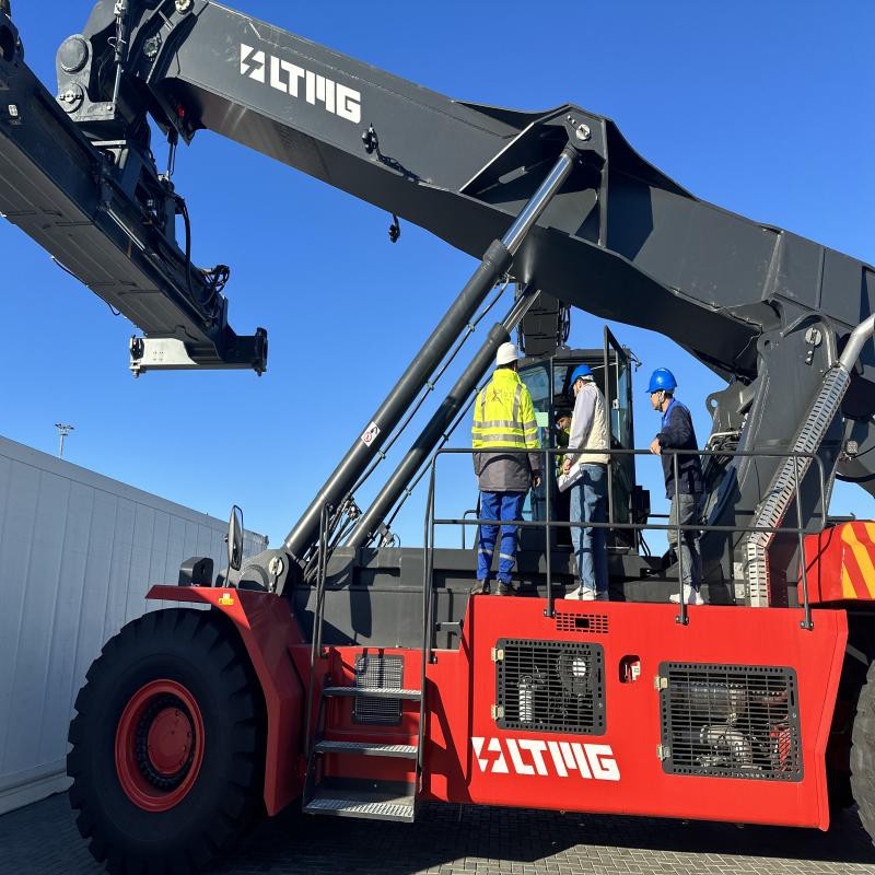 reach stacker forklift